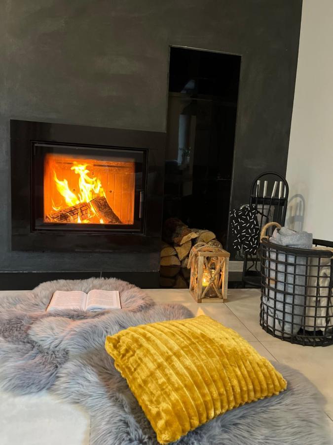 Domek Z Kominkiem Nad Jeziorem Z Jacuzzi Ogrodowym Sumowo  Екстериор снимка