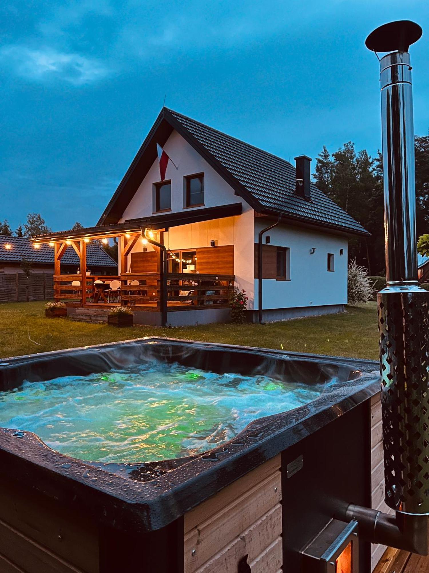 Domek Z Kominkiem Nad Jeziorem Z Jacuzzi Ogrodowym Sumowo  Екстериор снимка
